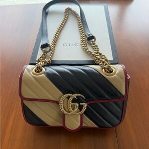 Never Worn Gucci Black and Cream GG Marmont Shoulder Bag